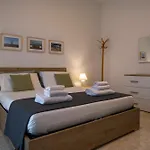 Caliph House 128 Bari